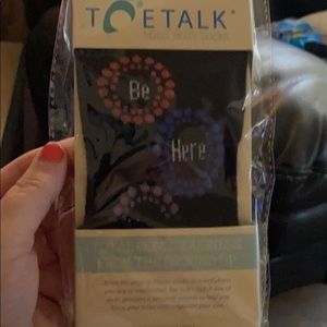 Toe talk yoga socks